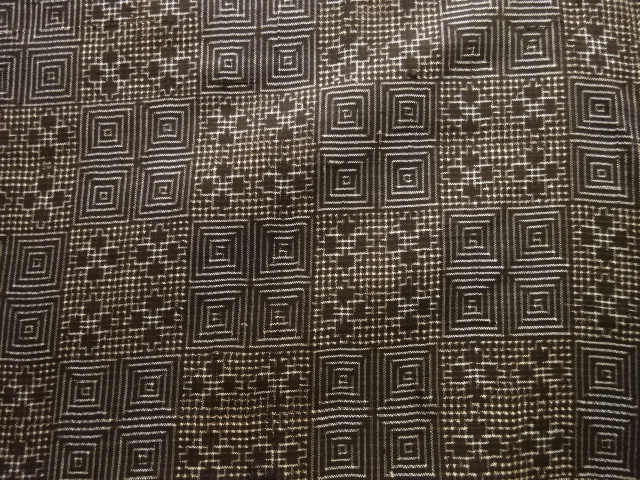 アンティーク　市松に重ね枡模様織り出し本場泥大島紬着物